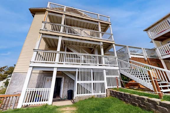 Dog Friendly Studio with Ocean Views WiFi Short Walk to the Beach