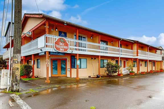 Dog Friendly Room Located Near the Beach and Downtown