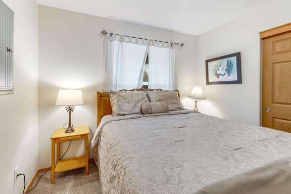 Dog Friendly Home Just a Half Mile Walk to the Beach and Heart of Town