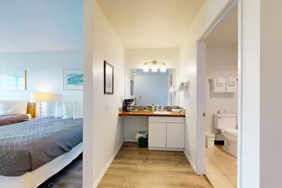 Dog Friendly Studio with Free WiFi Ocean Views and Easy Beach Access