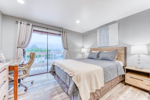 Dog friendly Two Room Combination Walk to Downtown and the Beach