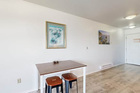 Dog Friendly Studio with Superb Ocean Views and Nearby Beach Access