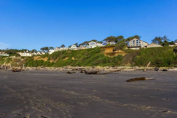 Dog Friendly Studio with Ocean Views and Balcony Close to the Beach