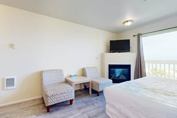 Dog Friendly Suite with Ocean Views Balcony Free WiFi and Nearby Beach Access