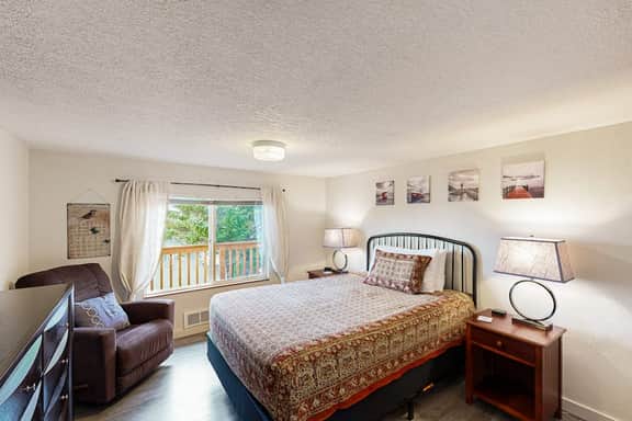 Cottage with wraparound deck and ocean views close to beach and town dog friendly