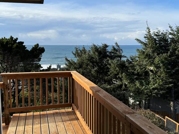 Cottage with wraparound deck and ocean views close to beach and town dog friendly