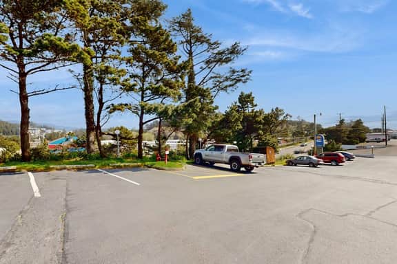Dog Friendly Suite with Ocean Views Balcony Free WiFi and Nearby Beach Access