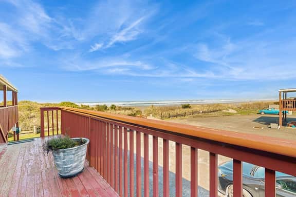 Dog Friendly Waterfront Condo with Ocean Views Moments From the Beach and Town