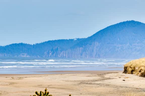 Dog Friendly Waterfront Condo with Ocean Views Moments From the Beach and Town