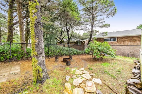 Dog friendly Home with Deck and Enclosed Yard Near Beach Access