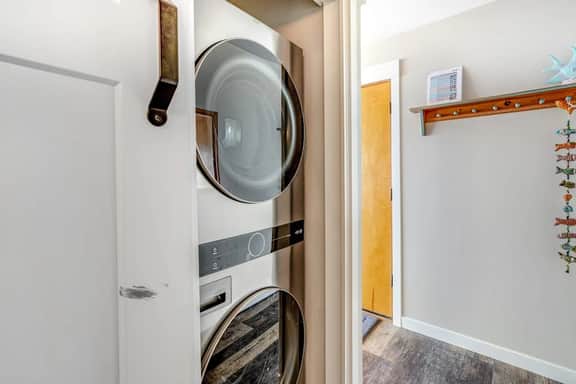 Oceanfront Dog Friendly Home with Free WiFi Perfect for a Family Beach Trip