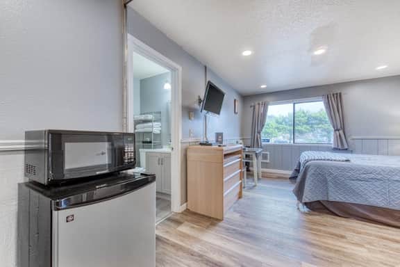 Two Dog Friendly Studios with Full Kitchen and Kitchenette Walk to the Beach