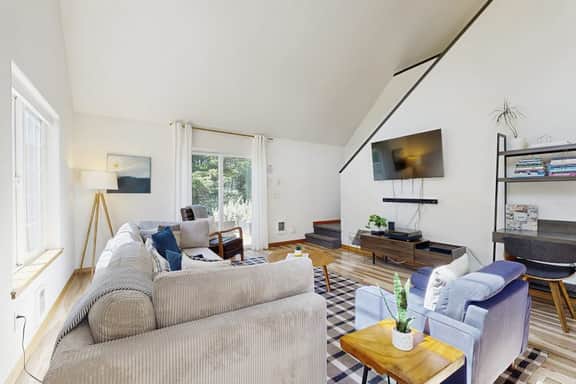 Spacious Family and Dog Friendly Home with New Private Hot Tub and Smart TVs