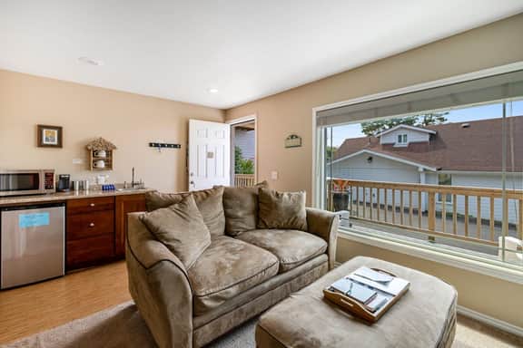 Dog friendly ocean view cabin with fireplace kitchenette deck and beach access