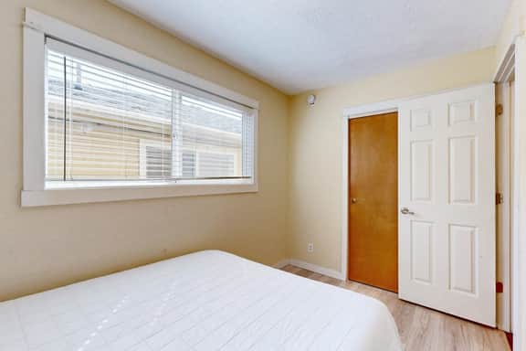 Quaint Condo with Ocean Views and Easy Beach Access Dogs OK