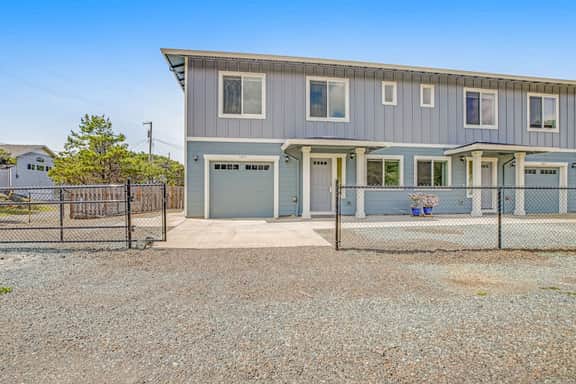 Wonderful duplex with central AC 2 washer dryers 1 minute walk to beach