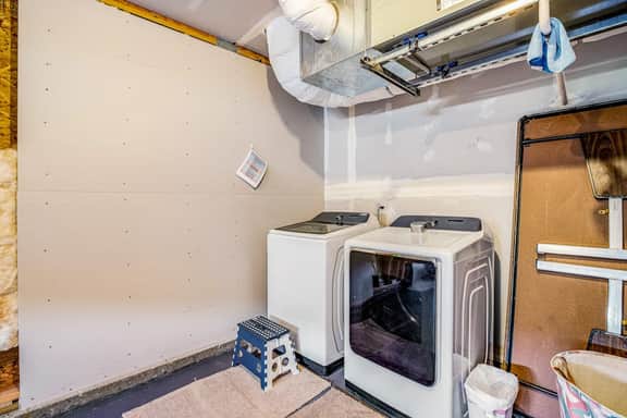 Wonderful duplex with central AC 2 washer dryers 1 minute walk to beach