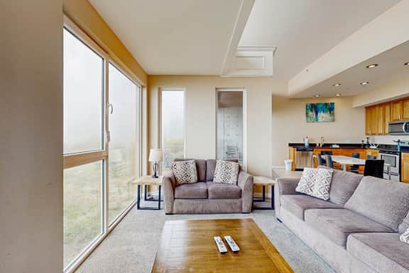 Modern Waterfront Condo Right on the Pacific Ocean Dogs Welcome