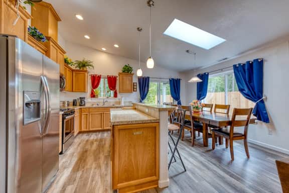 Newly built dog friendly house near the beach with private grill and patio