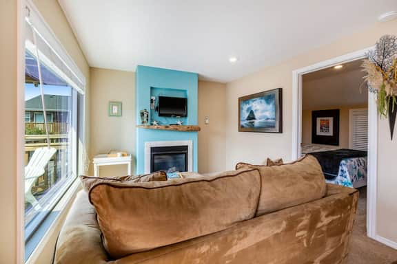 Ocean view cabin with deck and beach access dog friendly