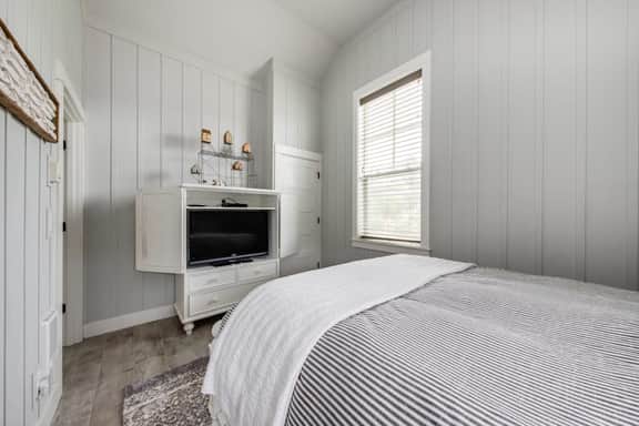 Two Story Olivia Beach Home with Free WiFi Dog Friendly and Close to the Beach