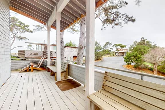Dog friendly home with wetlands view deck fireplace outdoor shower