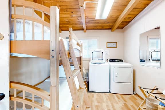 Oceanfront dog friendly home with washer dryer and fireplace