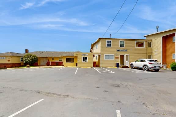Lovely Oceanview Condo Close to the Beach Dogs Welcome