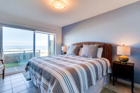 Oceanfront Condo with Sweeping Views and Beach Access