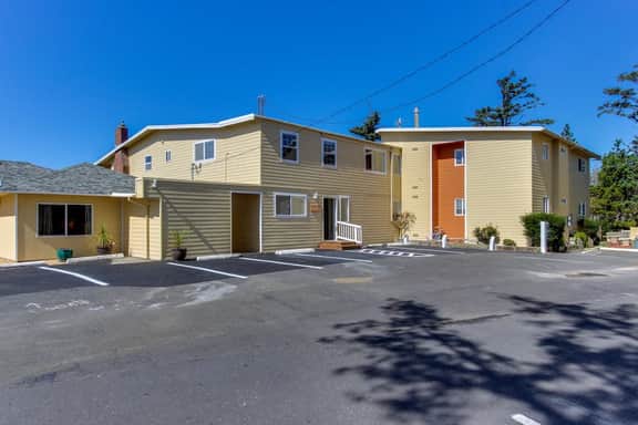 Oceanview Condo with Full Kitchen Balcony Beach Access Nearby