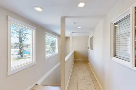 Upper Level Studio WiFi Close to Beach Access Dogs Welcome