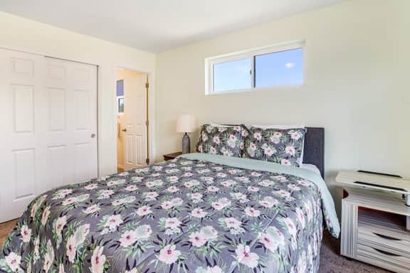 Large and convenient duplex suite with central AC and with D walk 1 minute to beach