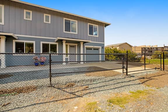 Large and convenient duplex suite with central AC and with D walk 1 minute to beach