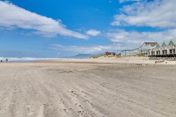 Dog friendly townhouse with WiFi across street from beach with ocean views