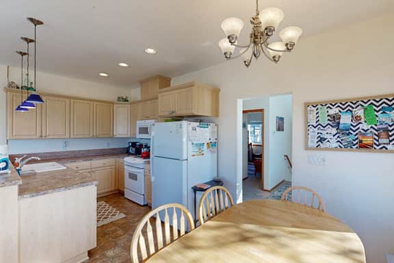 Dog friendly townhouse with WiFi across street from beach with ocean views