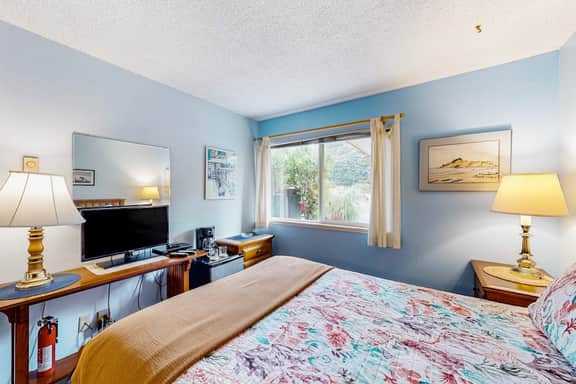 Dog friendly riverfront suite at oceanfront Proposal Rock Inn steps to beach