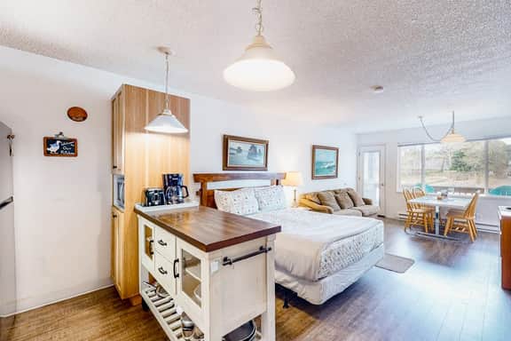Dog friendly riverfront suite at oceanfront Proposal Rock Inn steps to beach