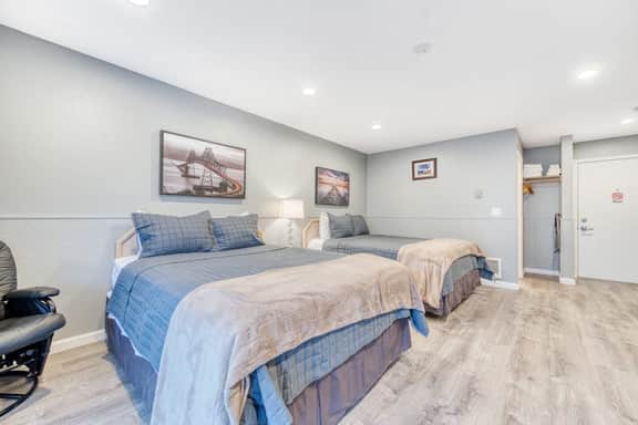 Eight Dog Friendly Rooms with Kitchens and Kitchenettes Walk to Downtown and Beach