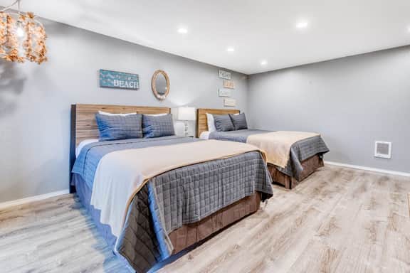 Eight Dog Friendly Rooms with Kitchens and Kitchenettes Walk to Downtown and Beach