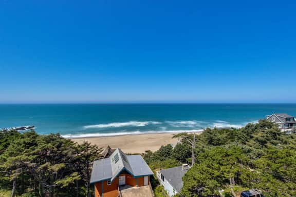 Lovely Coastal Condo with Ocean Views Walk to Beach Dogs OK