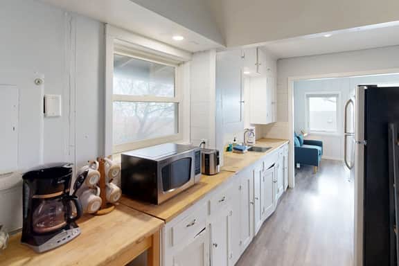 Pleasant dog friendly house with panoramic views short walk to the beach