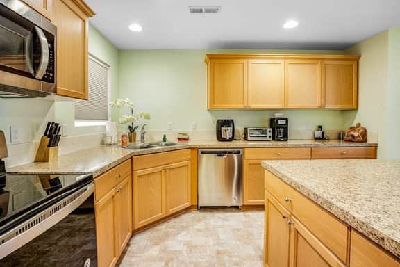 Beachside home with central AC washer dryer 1 minute walk to beach