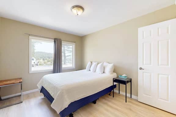 Oceanview Condo Dog Friendly Close to Beach and Everthing in Town