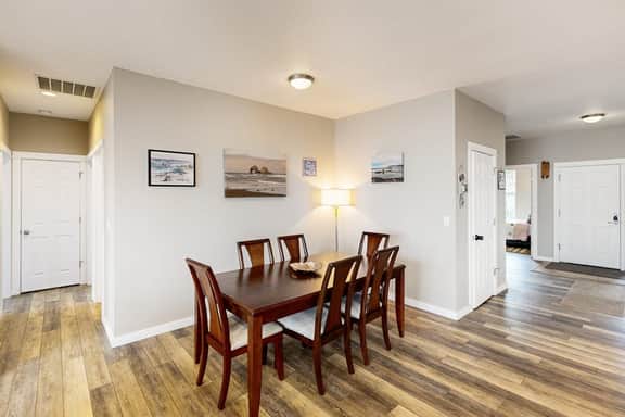 Spacious retreat with beautiful ocean views dog friendly with WiFi patio
