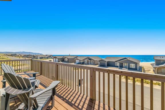 Dog Friendly House with Ocean Views Hot Tub Arcade Machine and Easy Beach Access