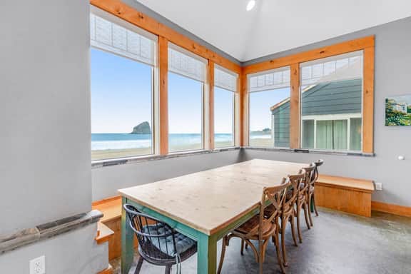 Gorgeous oceanfront home with incredible views of Haystack Rock dog friendly