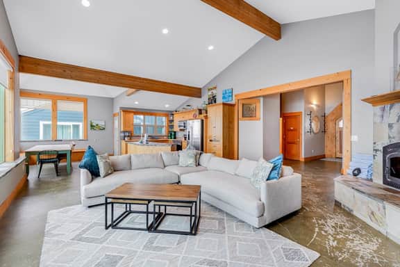 Gorgeous oceanfront home with incredible views of Haystack Rock dog friendly