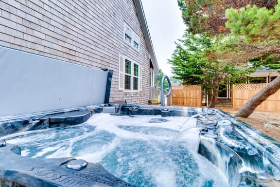 Sunny Beach House with Private Hot Tub Firepit and Tons of Space Dogs OK