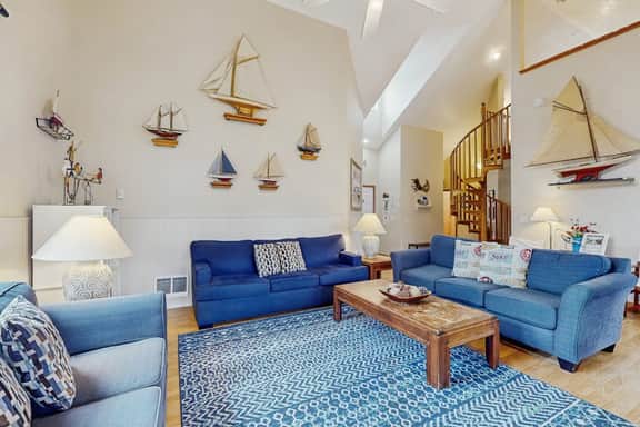 Sunny Beach House with Private Hot Tub Firepit and Tons of Space Dogs OK
