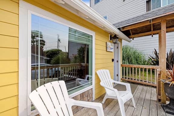 Dog Friendly Cabin near the Beach with Deck Gas Fireplace Kitchenette Free WiFi